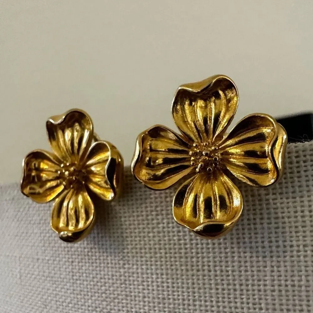 Gold tone vintage flower clip on earrings